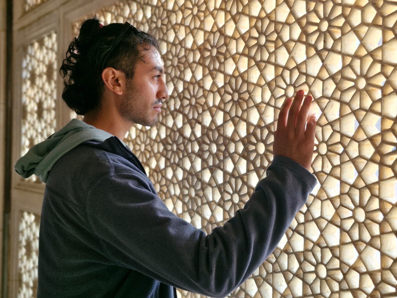 En este momento estás viendo Mil soles espléndidos: resumen, análisis y por qué este libro revela la lucha de las mujeres afganas.