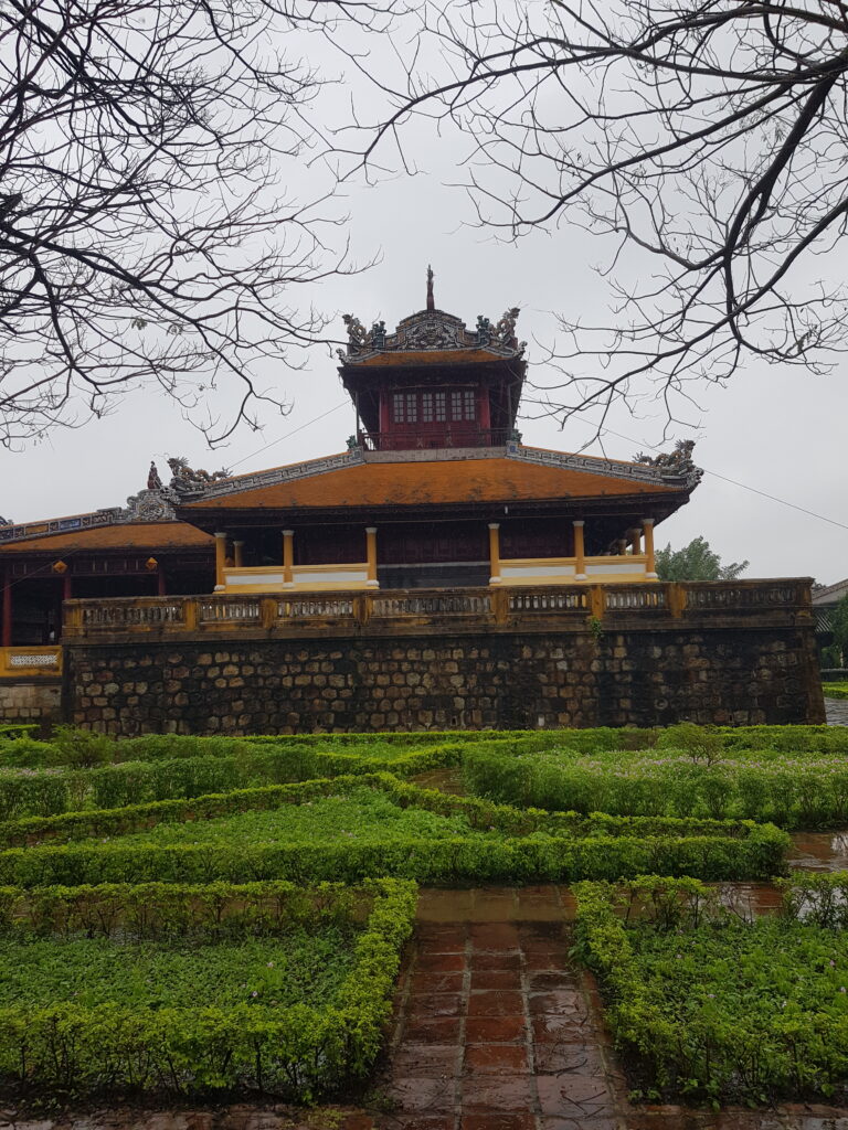 12 cosas que hacer en Hue: guía completa para descubrir la ciudad imperial de Vietnam.